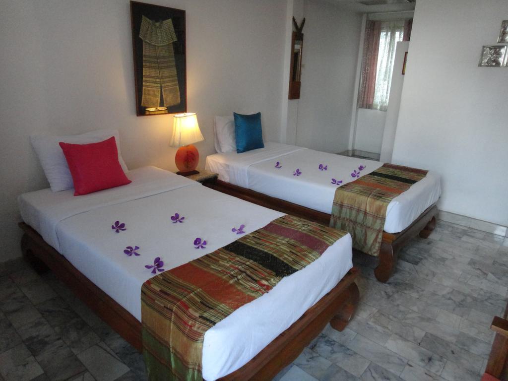 The Red Hibicus Guest House Chiang Mai Exterior photo
