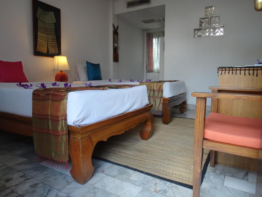 The Red Hibicus Guest House Chiang Mai Exterior photo